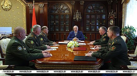 Александр Лукашенко обозначил ключевые подходы при корректировке планов по строительству и развитию ВС 