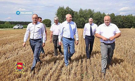 Уборка урожая на личном контроле губернатора и помощника Главы государства