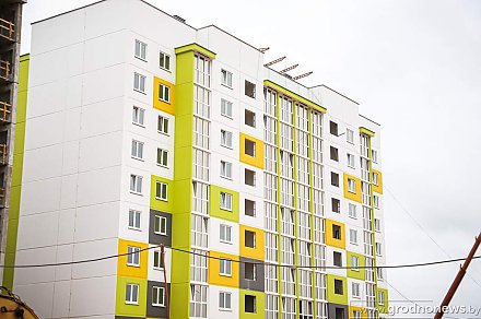 Без родни, но с господдержкой. Как государство помогает тем, кто остался без родителей и родного дома