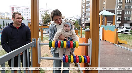 Пособия, защита занятости, бесплатное питание. В Минтруда рассказали о поддержке семей с детьми
