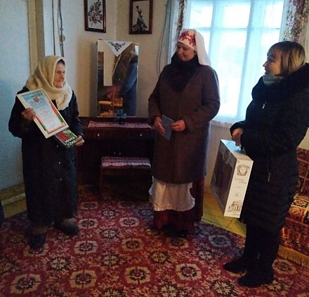 Книга славы — в подарок. Долгожительницу Вороновского района поздравили с юбилеем 