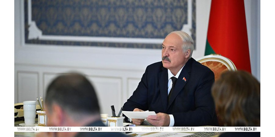 Горячая пора, кадровый день, военные доклады и прививка от волокиты. Итоги недели Президента