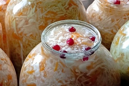 Когда квасить капусту в ноябре 2025: почему заготовка получается только в "мужские дни" и на растущую Луну?