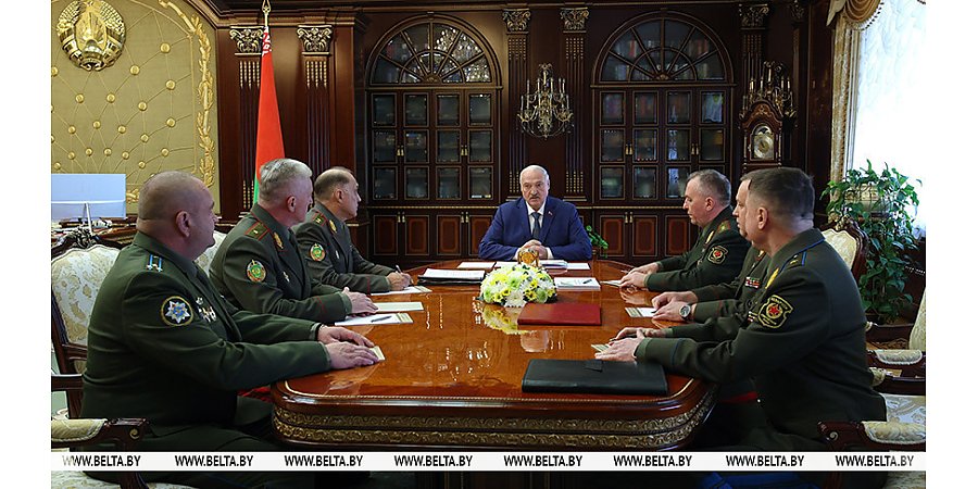 Александр Лукашенко обозначил ключевые подходы при корректировке планов по строительству и развитию ВС 