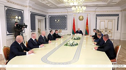 Благоустройство, работа с людьми, подбор кадров и АПК. Александр Лукашенко обозначил приоритеты для местной вертикали