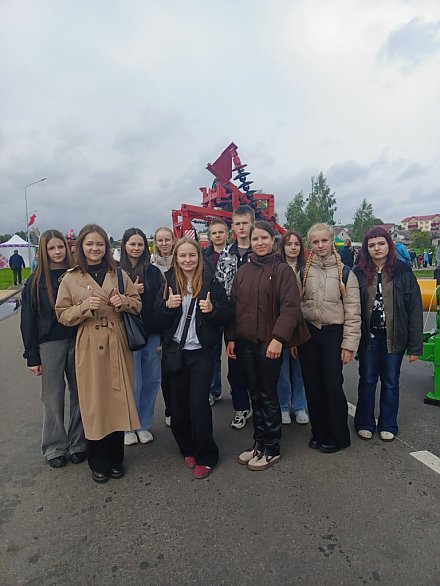 Фотофакт: учащиеся агрогруппы Заболотской школы побывали на областных «Дажынках-2026»!