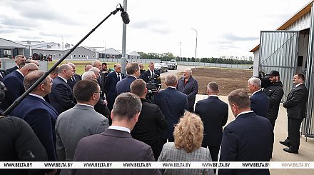 В каком "дворце" должны содержать коров. Александр Лукашенко о замысле семинара-совещания в Минском районе