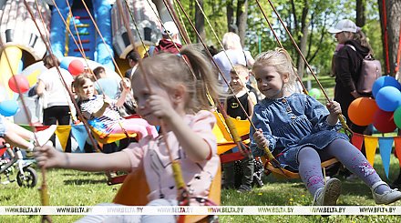 "Мы видим в вас наше будущее". Александр Лукашенко поздравил юных соотечественников с Днем защиты детей