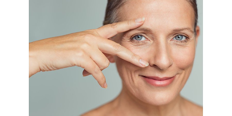 Как убрать морщины вокруг глаз: советы косметолога