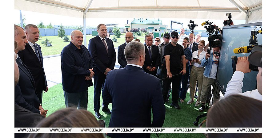 Александр Лукашенко поручил выработать четкую программу по разведению в Беларуси красной породы коров 