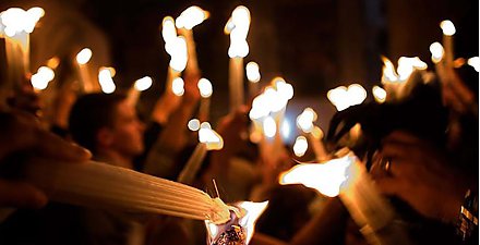 Символ мира, любви и религиозного единства. В Гродно прибыл Вифлеемский огонь