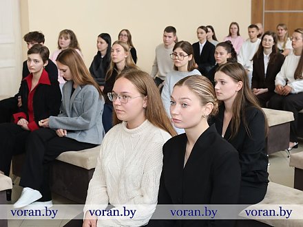 Единство поколений — сила Беларуси. Встреча с молодыми специалистами Вороновщины прошла накануне Дня народного единства