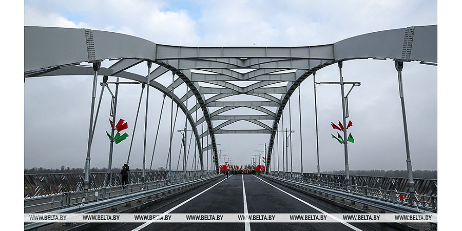 Александр Лукашенко: мосты и дороги - это наиважнейшая задача государства