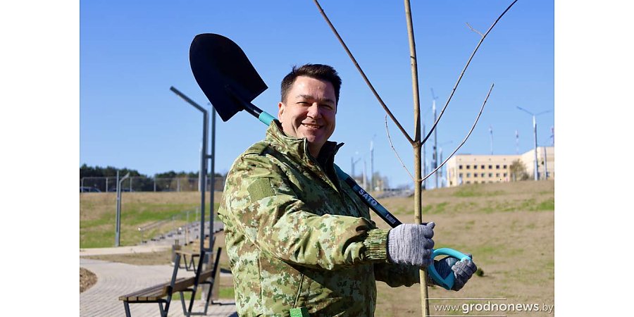 Почти 600 человек трудились на субботнике в Гродненской областной клинической больнице