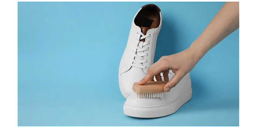 Почистите обувь перед выходом на улицу: народные приметы на 4 марта