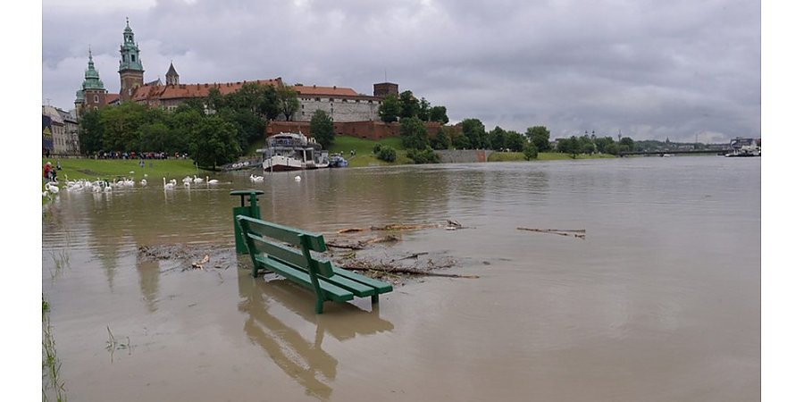 Мощные штормы и ливни обрушились на Польшу, есть пострадавшие и разрушения