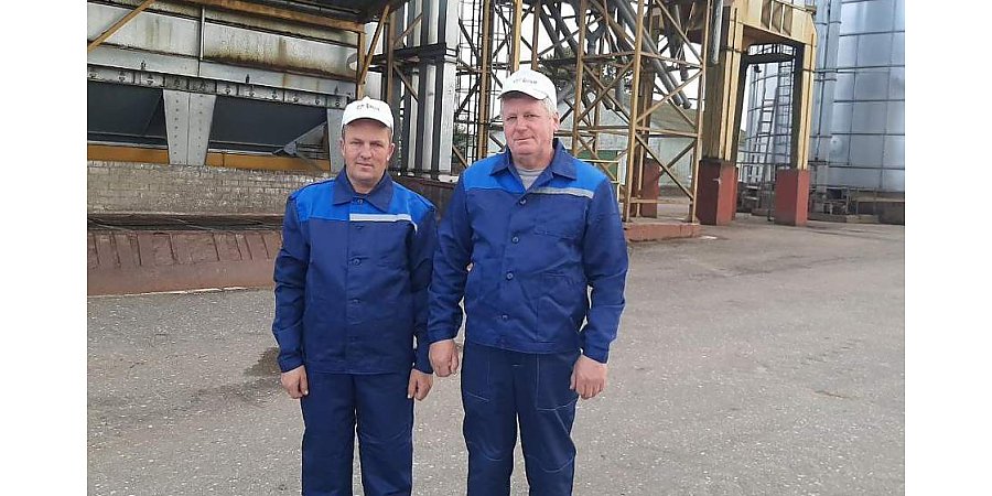 Успешный тандем двух Валериев. Работники КСУП «Дотишки» просушили более 14 500 кг зерна