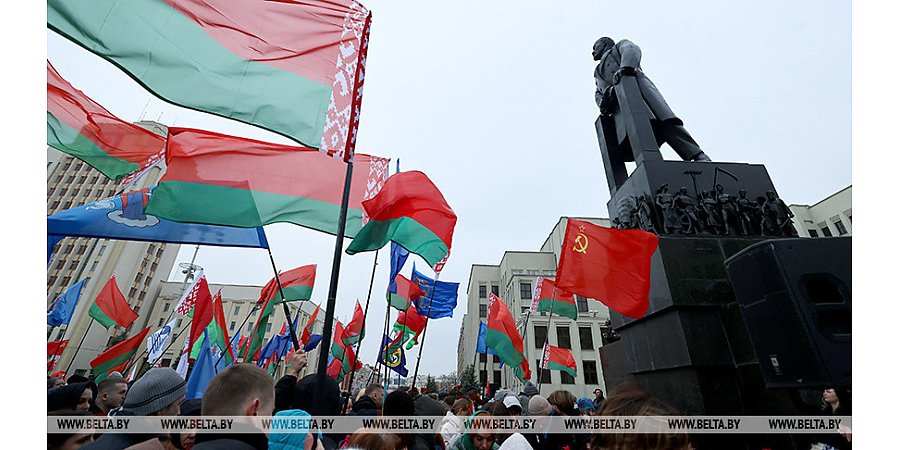 День трудовых достижений и важных открытий. Александр Лукашенко подчеркнул созидательный смысл праздника 7 ноября