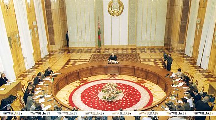 "Пришло время собирать камни, чтобы строить наш храм". От чего Александр Лукашенко защищал Беларусь на рубеже 2000-х