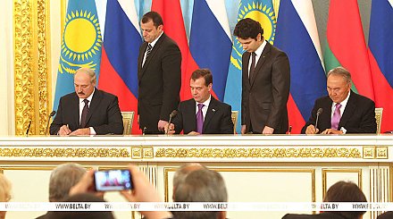 "Никто никого никуда не гонит". Что говорил Александр Лукашенко про евразийскую интеграцию почти 14 лет назад