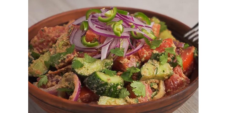 Грузинская кухня: рецепт салата из помидоров и огурцов с ореховым соусом