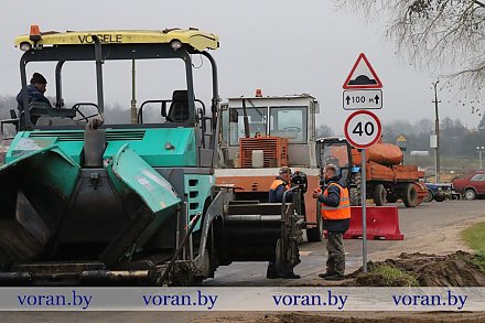 И на вашей улице будет… ремонт. Бригада ДРСУ-120 приступила к текущему ремонту участка улицы Литовчика в Вороново.