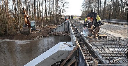 Новый мост в Гродненском районе на месте разрушенного ливнями готов на 65%