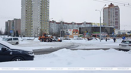 Более 1,8 тыс. единиц коммунальной спецтехники в Беларуси убирают улицы и дворы от снега