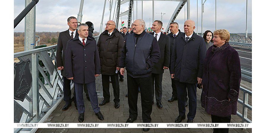 Александр Лукашенко в Мозыре открыл обновленный мост через Припять