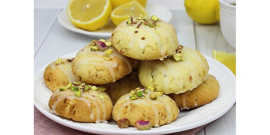 Кулинарный блогер поделилась рецептом лимонного печенья с фисташками