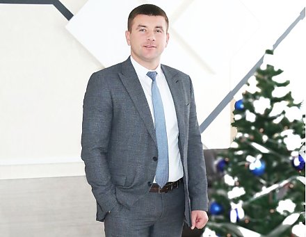 Накануне нового года председатель Вороновского райисполкома Дмитрий Захарчук рассказал о впечатлениях от знакомства с районом, о планах на будущее и немного — о личном