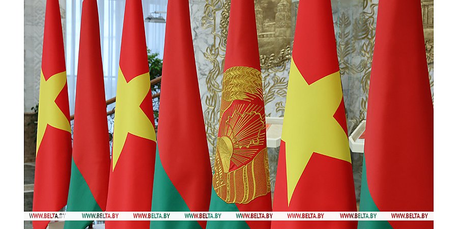 Встреча Александра Лукашенко и генсека ЦК Компартии Вьетнама То Лама началась во Дворце Независимости