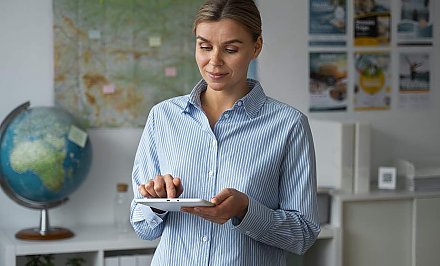 Учителям в Беларуси запретят пользоваться мобильными телефонами на уроках