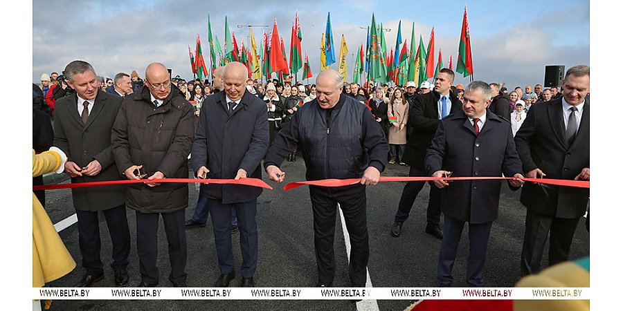 Работа на Полесье, подарок к 7 ноября, череда докладов и прогнозы на год. Итоги недели Президента