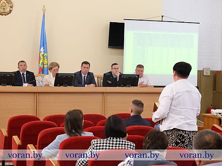 За каждой цифрой увидеть человека. На заседании Вороновского райисполкома рассмотрен вопрос трудовой занятости населения