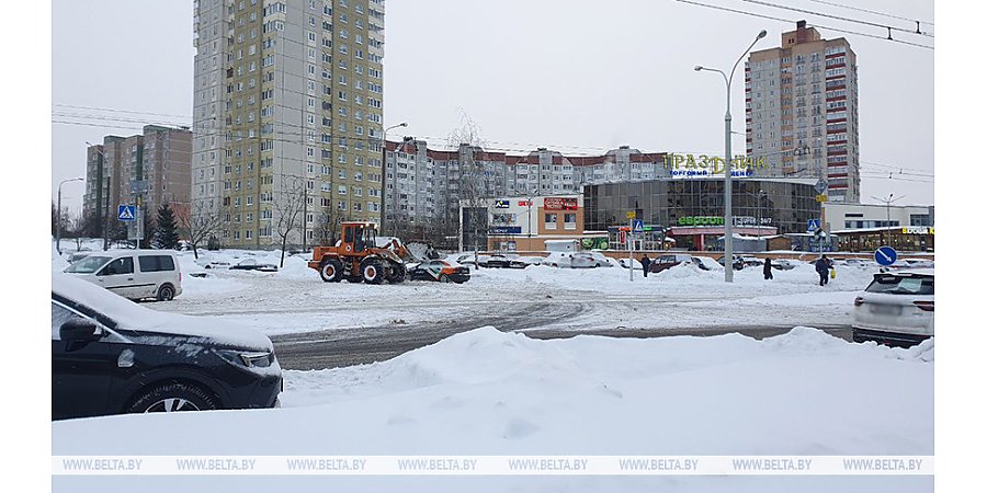 Более 1,8 тыс. единиц коммунальной спецтехники в Беларуси убирают улицы и дворы от снега