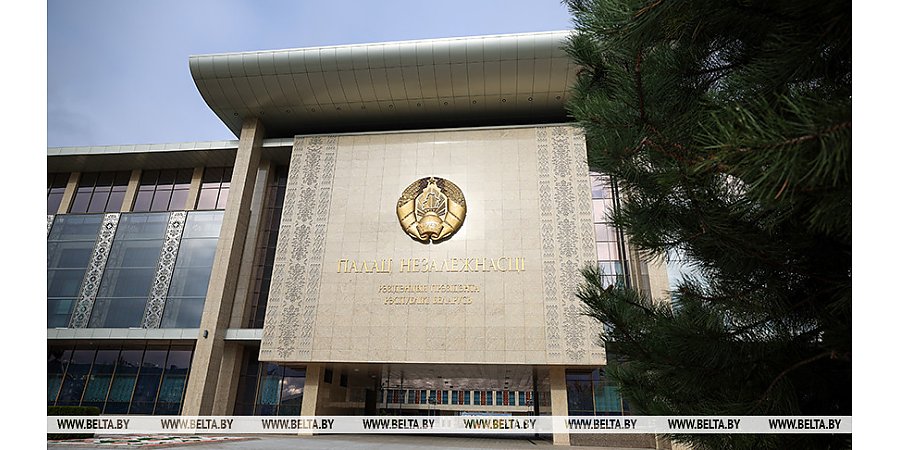 Александр Лукашенко заслушал доклад министра обороны Виктора Хренина