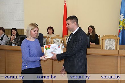 В Вороновском райисполкоме поощрили организаторов единого дня голосования