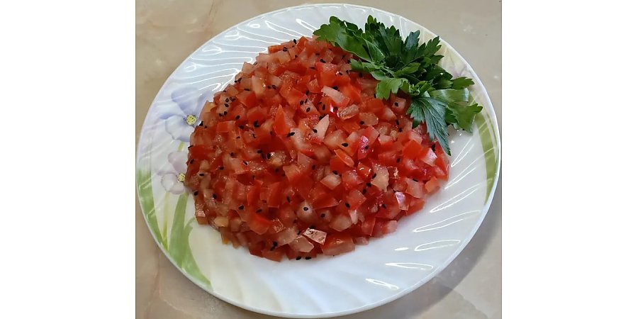 Салат "Клубничка": свежий вкус лета на вашем столе