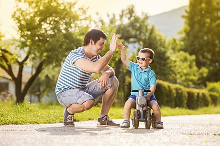 Когда родители могут взять дополнительный выходной, рассказали в Минтруда