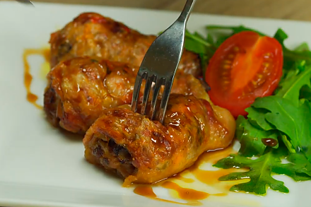 Сочно, эффектно, несложно: рецепт фаршированных куриных ножек с золотистой корочкой