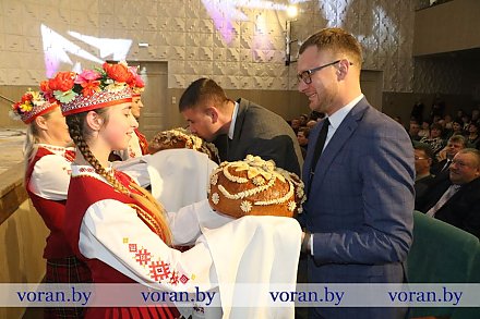 Достойна ваша работа, сельские труженики! В Вороновском районном центре культуры и народного творчества прошло торжественное мероприятие, посвященное Дню работников сельского хозяйства и перерабатывающей промышленности агропромышленного комплекса