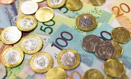 Средняя зарплата в Беларуси в июне выросла до 3104,1 рубля