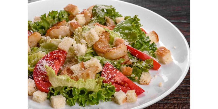 Легкий летний ужин: рецепт салата «Цезарь» с крабовыми палочками