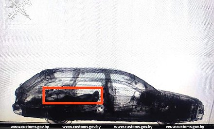 Гражданин Молдовы спрятал женщину в матрасе. Для чего?