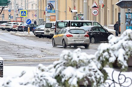 Таксистам в Беларуси предложили не завышать цены во время непогоды