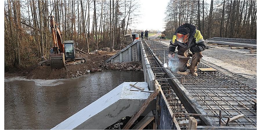 Новый мост в Гродненском районе на месте разрушенного ливнями готов на 65%