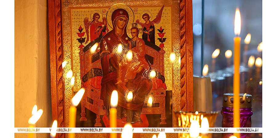 Православные верующие празднуют Благовещение Пресвятой Богородицы