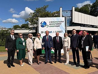 Глава депутатского корпуса Вороновщины Елена Ганевич принимает участие в международной межпартийной конференции 