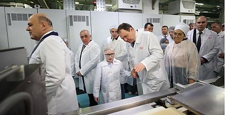 Главы правительств стран СНГ ознакомились с продукцией предприятий холдинга "Объединенные кондитеры"